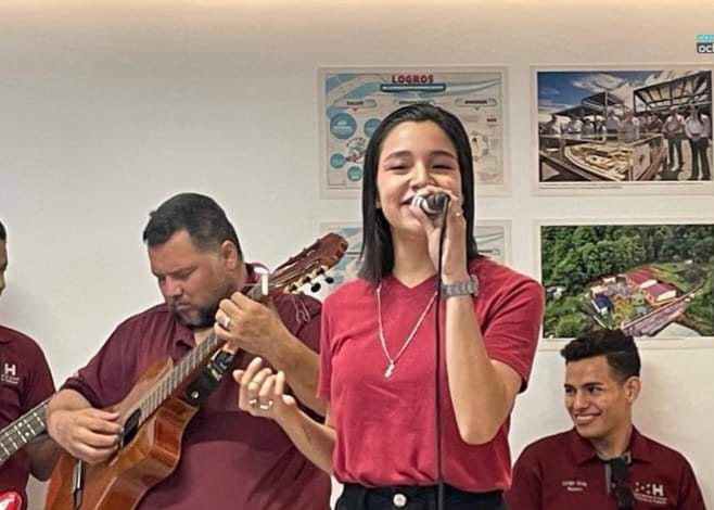 Fiesta de arte y cultura en entrega de planillas de LIBRE